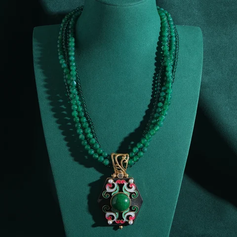 LOVE GREEN LIVE GREEN Винтажное изумрудно-зелёное ожерелье с кулоном