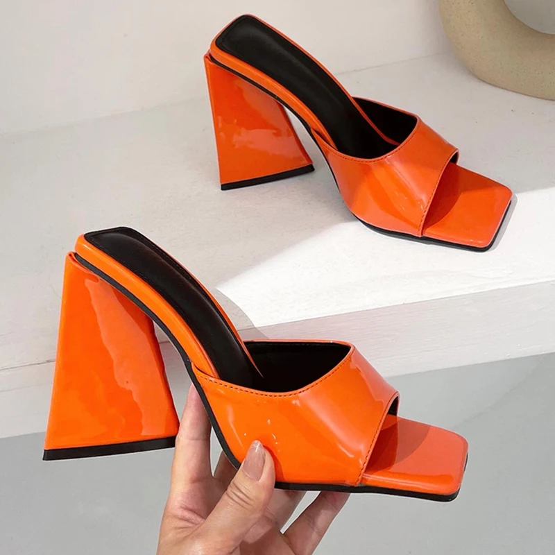 

2022 Women Design 10cm High Heels Slides Mules Summer Peep Toe Patent Leather Green Yellow Thick Block Heels Slippers Party Shoe