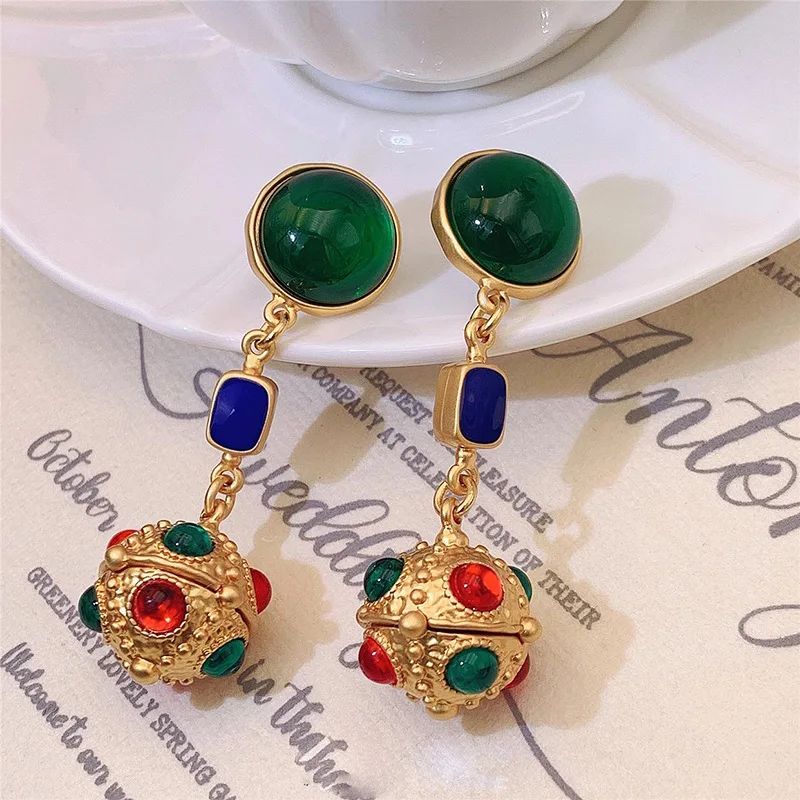 

Vintage Women's Gold Hydrangea Stud Earrings