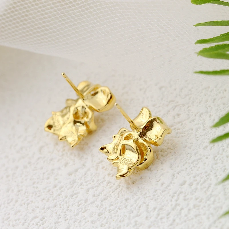 Серьги из серебра 925 пробы с натуральным пресноводным жемчугом и лепестками