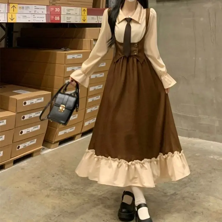 Женское платье из двух частей облегающее и приталенное