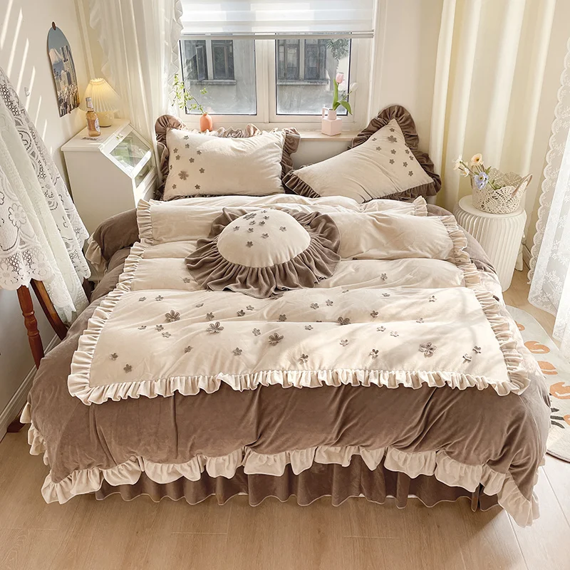 

Flowers Embroidery Princess Bed Skirt Bedding Set Shaggy Velvet Fleece Ruffles Duvet Cover Quilt Cover Set Bed Sheet Pillowcases