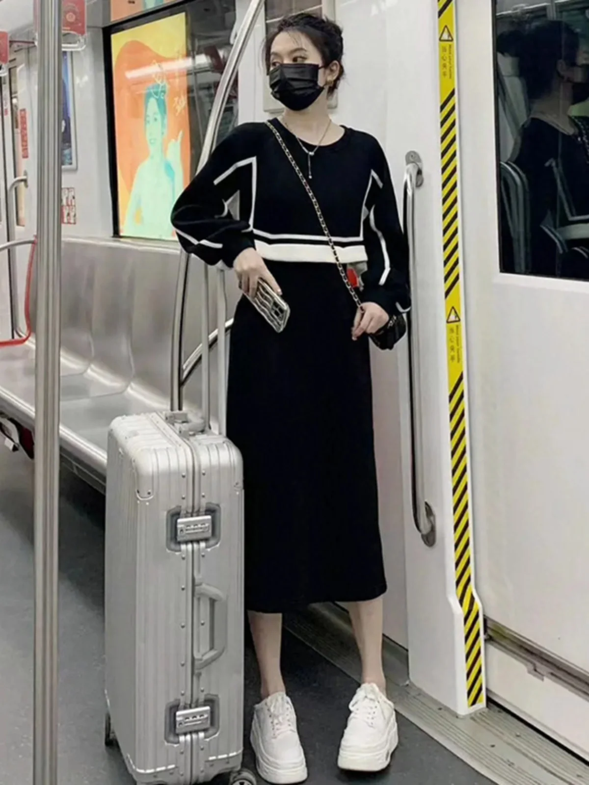 Autumn New Contrast Color Age-Reducing Dress Women Design Temperament Waist Hugging Slimming Fake Two Pieces Small Black Skirts