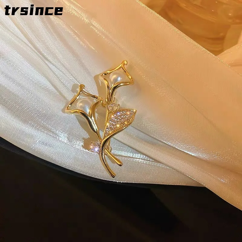 

New Pearl Tulip Brooch Female Luxury Niche Design Corsage High-end Pin Jewelry Clothing Accessories Enamel Pins