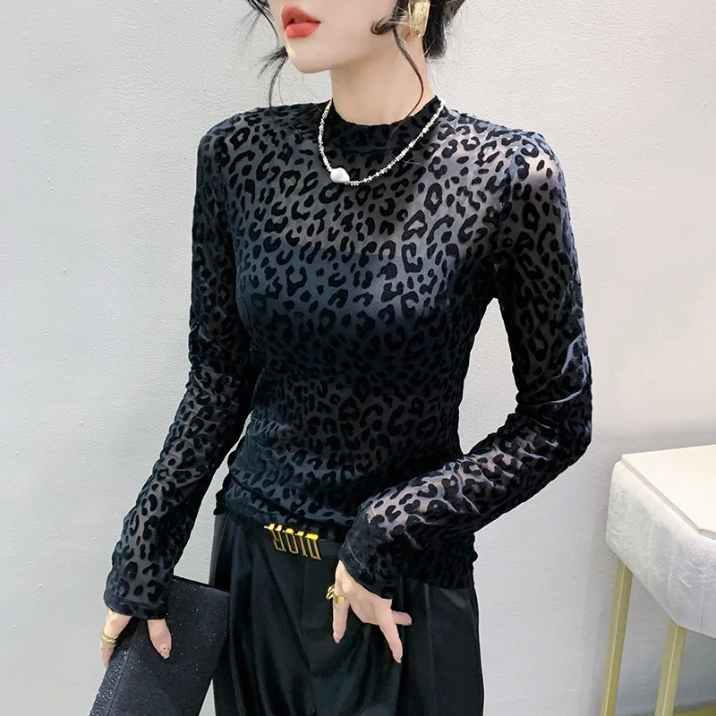   2024 New Fall Winter European Style Flocking T-Shirt Chic Sexy O-Neck Leopard Women Tops Long Sleeve Bottoming Shirt Tees 311070 