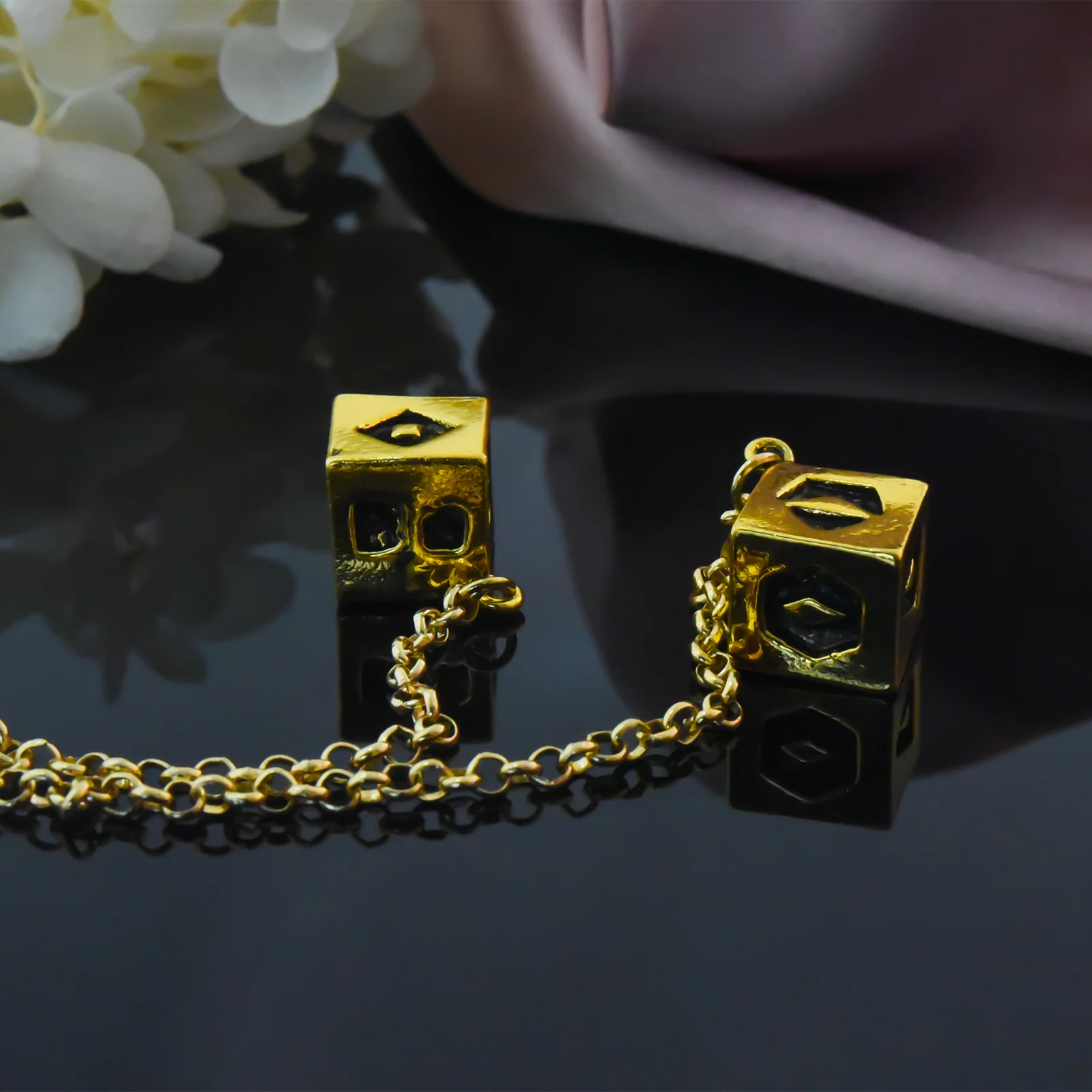 New Big Antique Gold Color Bracelet Han Solo Lucky Dice Prop,1.25 cm Dice with Link Chain Bracelet Wars Car Mirror Jewelry