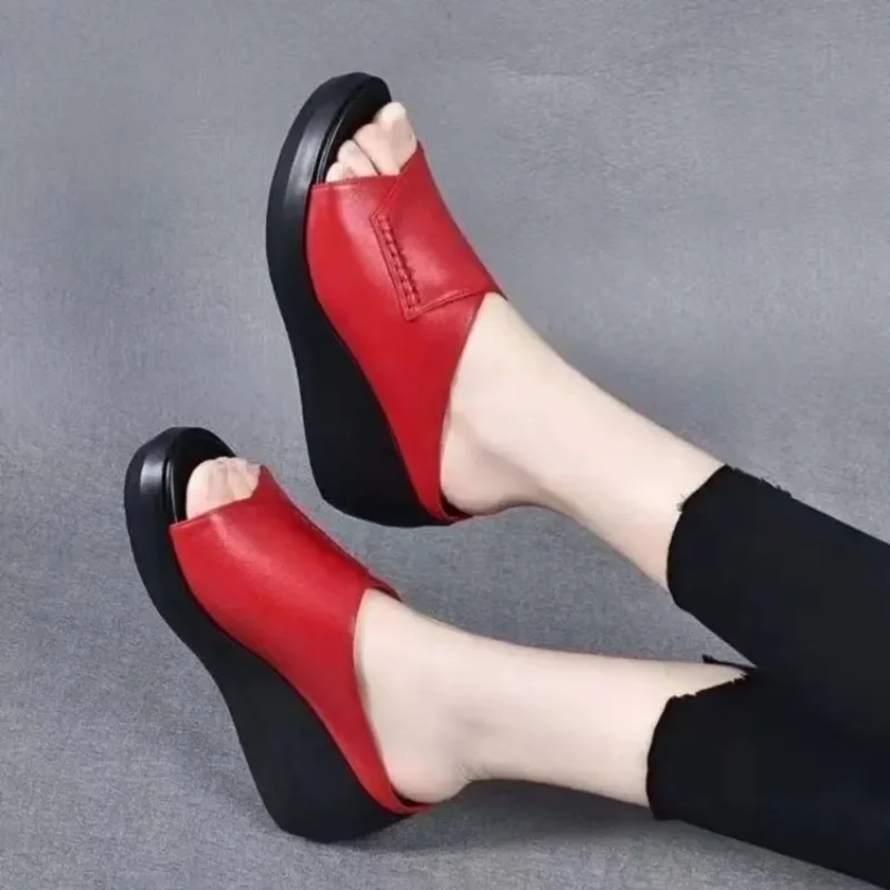 Новые шлепанцы на платформе 2024 модные женские для улицы мягкие и удобные новые