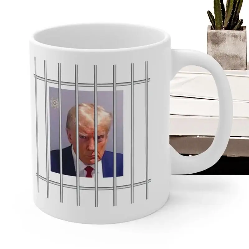 Mug shoot. Красивые преступники. Соус not chicken flavor. Mug shoot. Линейка для преступников.
