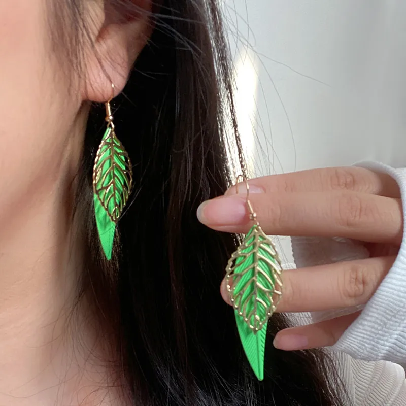 

Leaf Earrings Women's European and American Temperamental Popular New Fresh Paint All-Match Ear Clip Qingdao Ornament Long