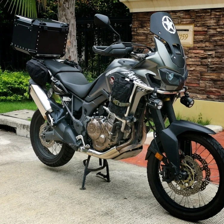 Мотоциклетный шлем черного цвета 35 л