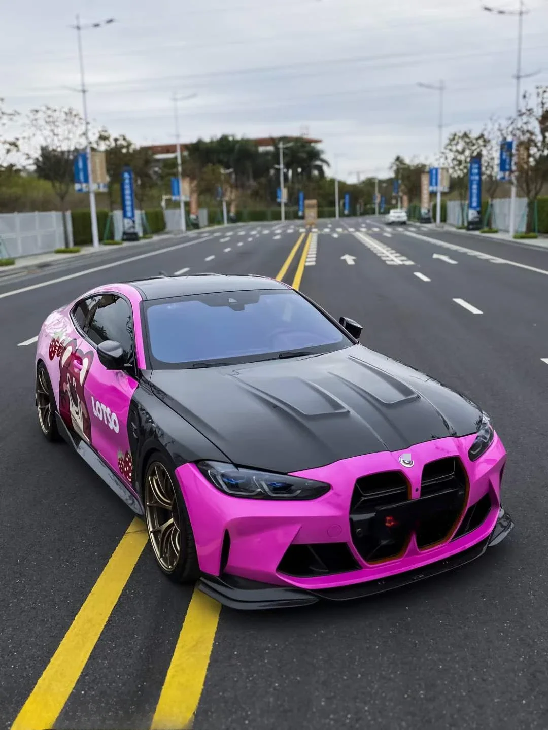 Крышка капота двигателя из сухого углеродного волокна для разработки данных