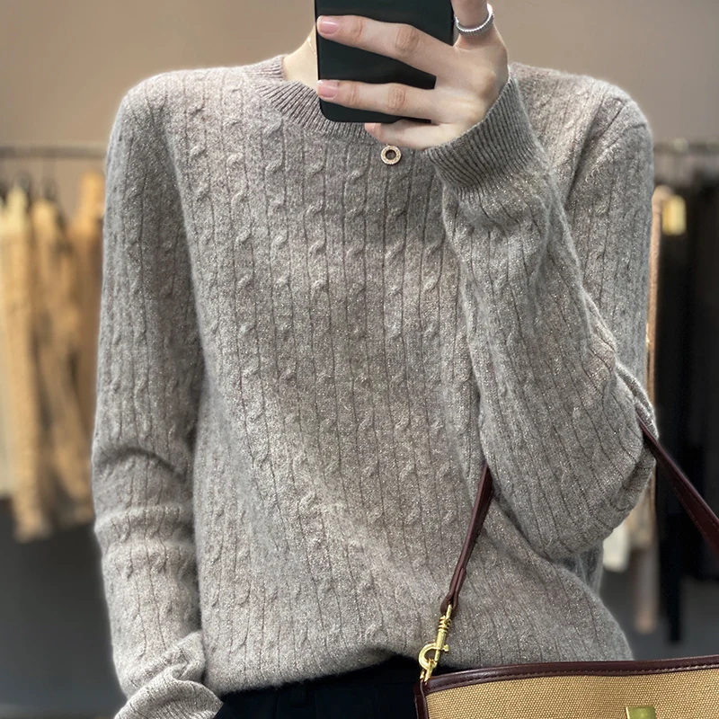 Новый кашемировый свитер с круглым вырезом и ярким шелковым свитером осенью