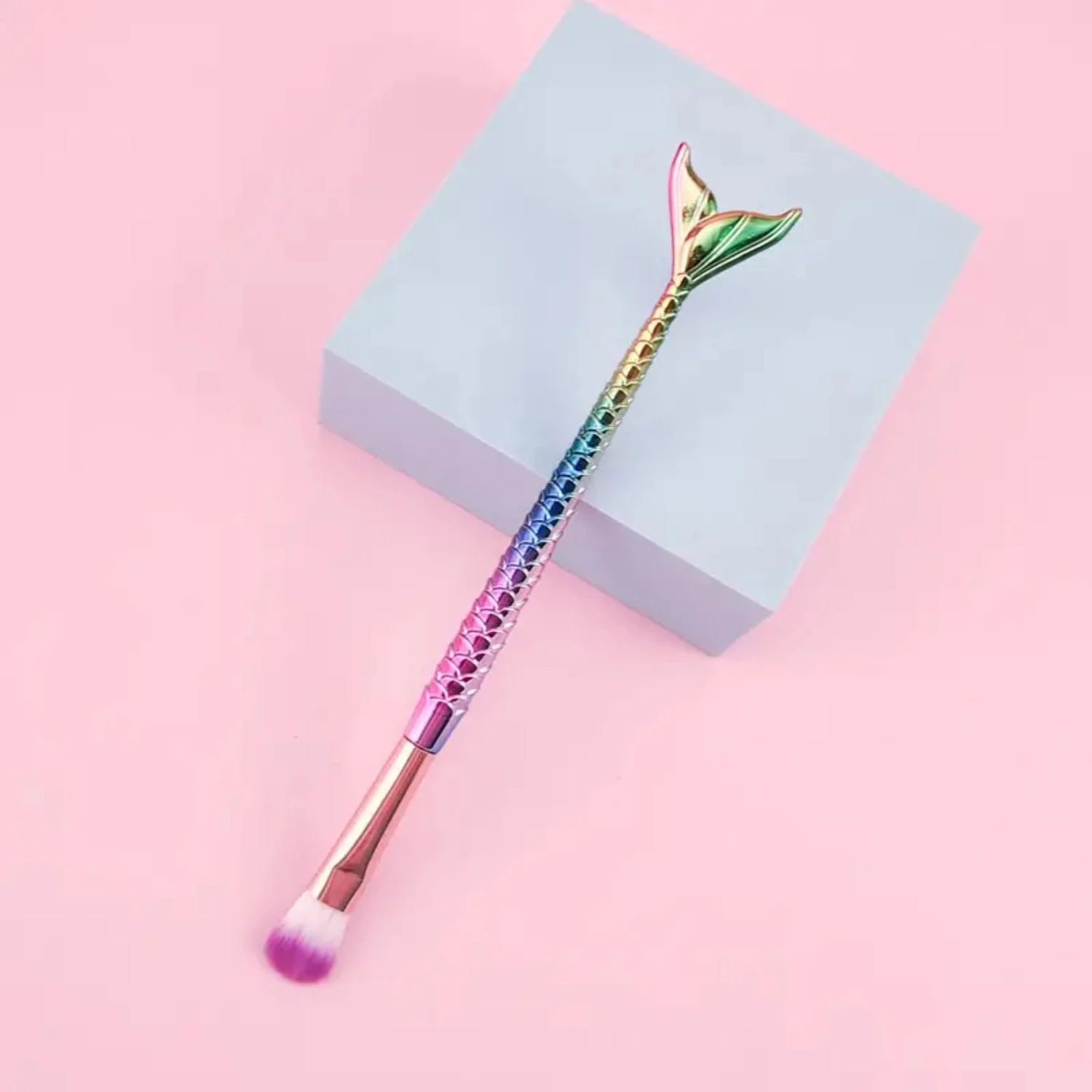 Colorful Mermaid Fishtail Makeup Brush - Professional Eyeshadow for Beauty Lash supplies Paint brushes Brow brush