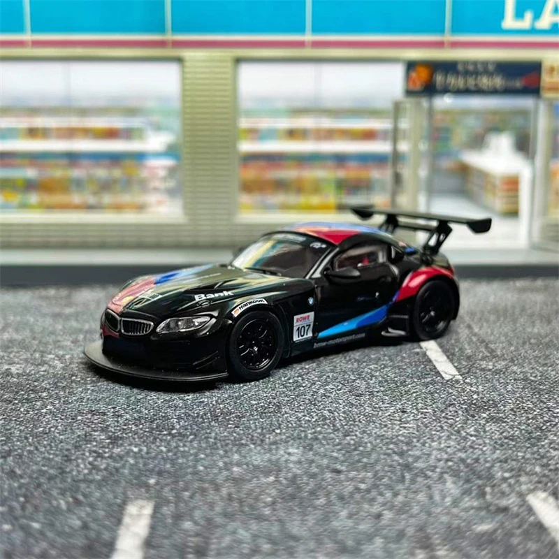 

Черно-белая модель автомобиля MaxWell 1:64 Z4 GT3