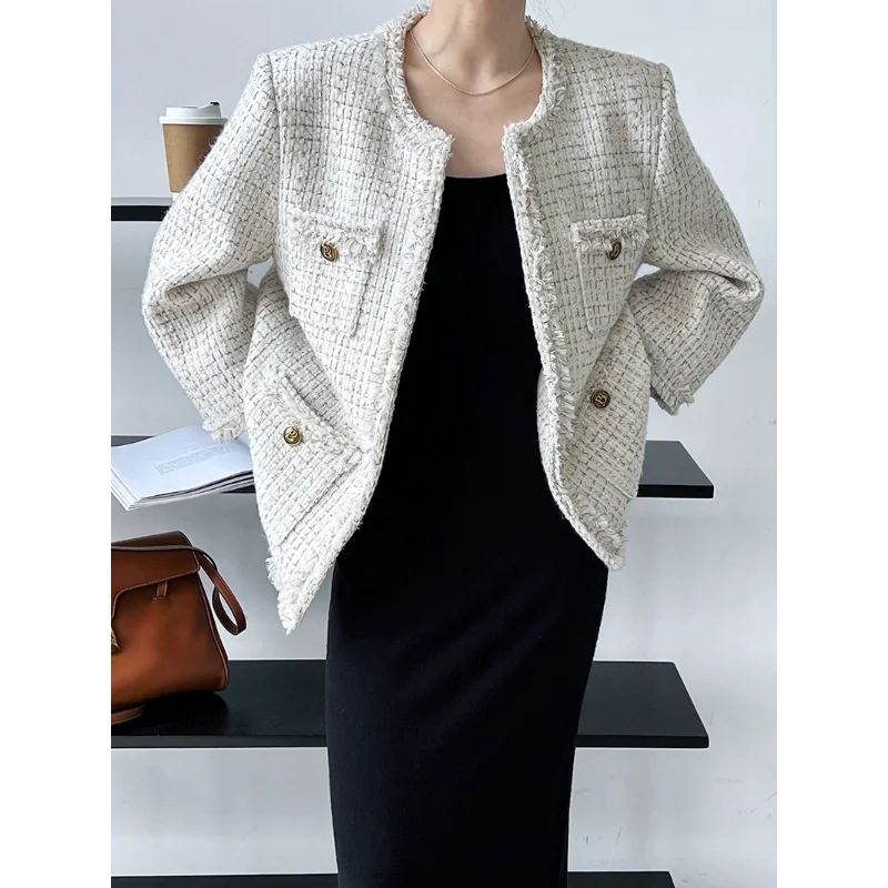 Рисунок 3 - Женская твидовая куртка с карманами