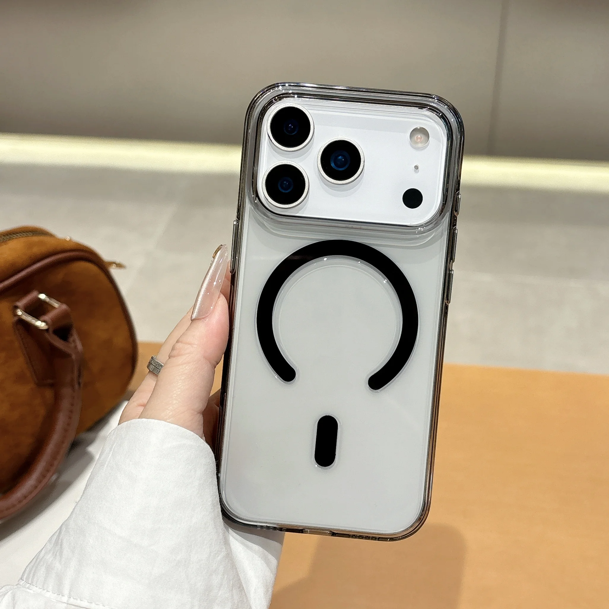 Фото Магнитный прозрачный чехол для iPhone 15 16 17 Pro Max с сильной магнитной адсорбцией для MagSafe, роскошный прозрачный жесткий чехол из поликарбоната №4
