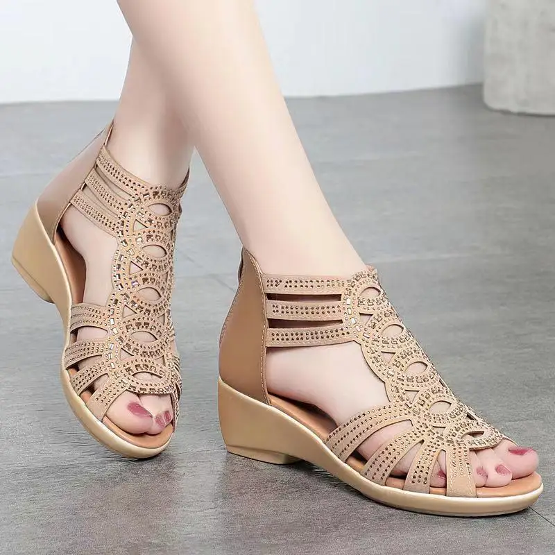 2023 Women's Sandals Summer Soft Leather Roman Sandals Women's Chunky Heel Mom Shoes Fashion Outerwear Wedge Women's Shoes