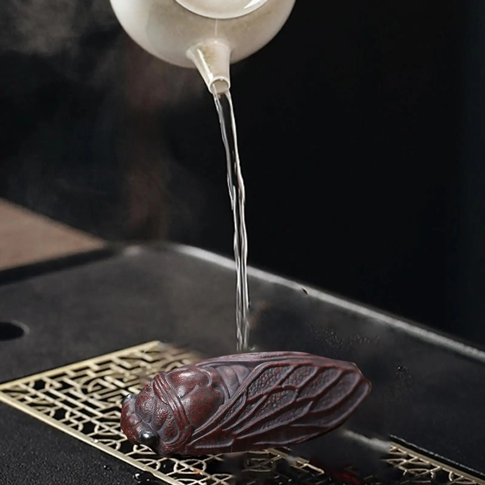 

Статуэтка цикады Kesoto из фиолетовой глины