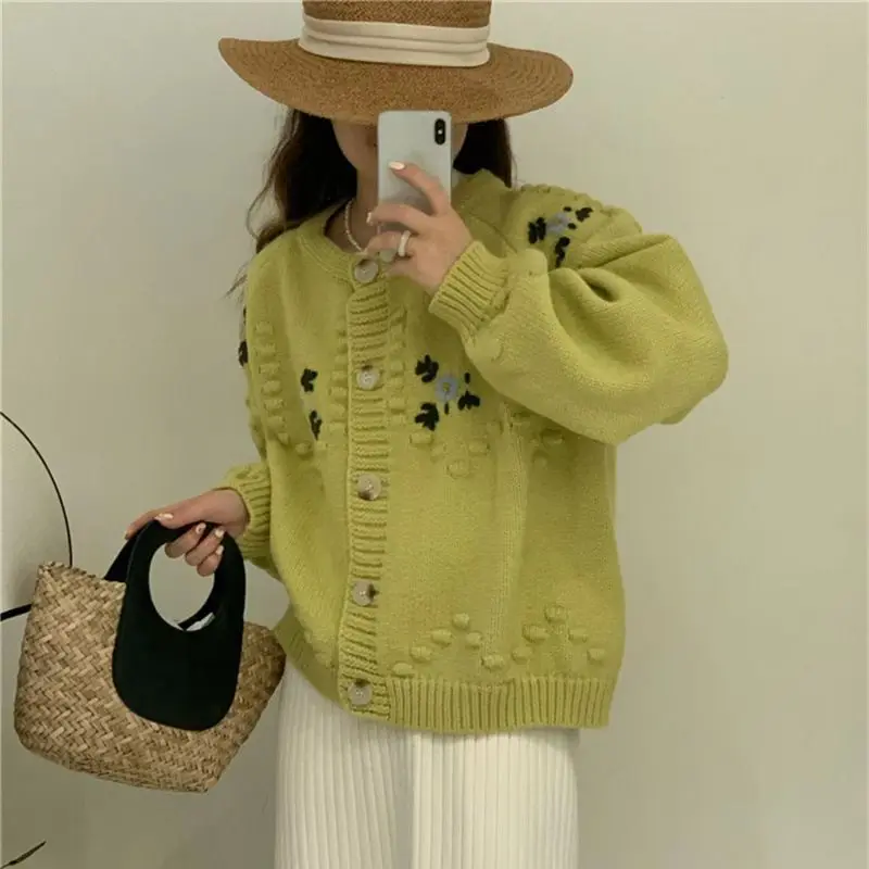 

Flat knit cardigan for women's winter wear, new soft and sweet, fashionable design, embroidered sweater jacket