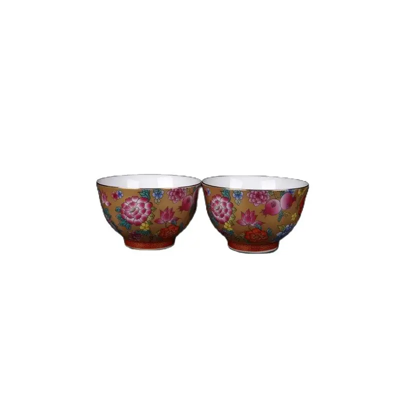 

Chinese old porcelain A pair of colorful patterns Chinese tea cups