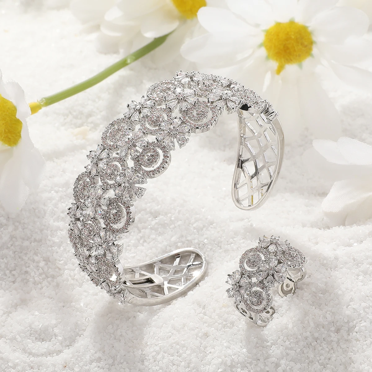 

2023 New Elegant Flower Hollow Out Design Cubic Zircon Women Bnagle Ring Set Jewelry Sets For Bridal Party Jewelry Accessories