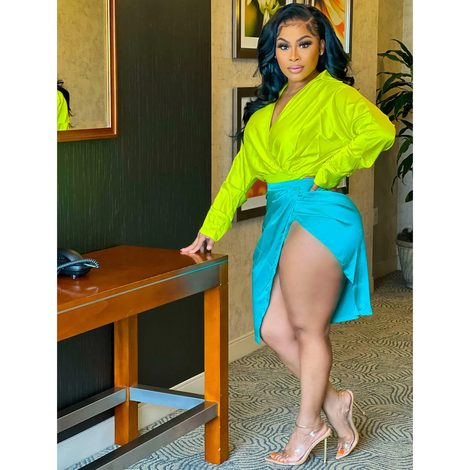 Женский атласный комплект из двух предметов предметов: флуоресцентная желтая