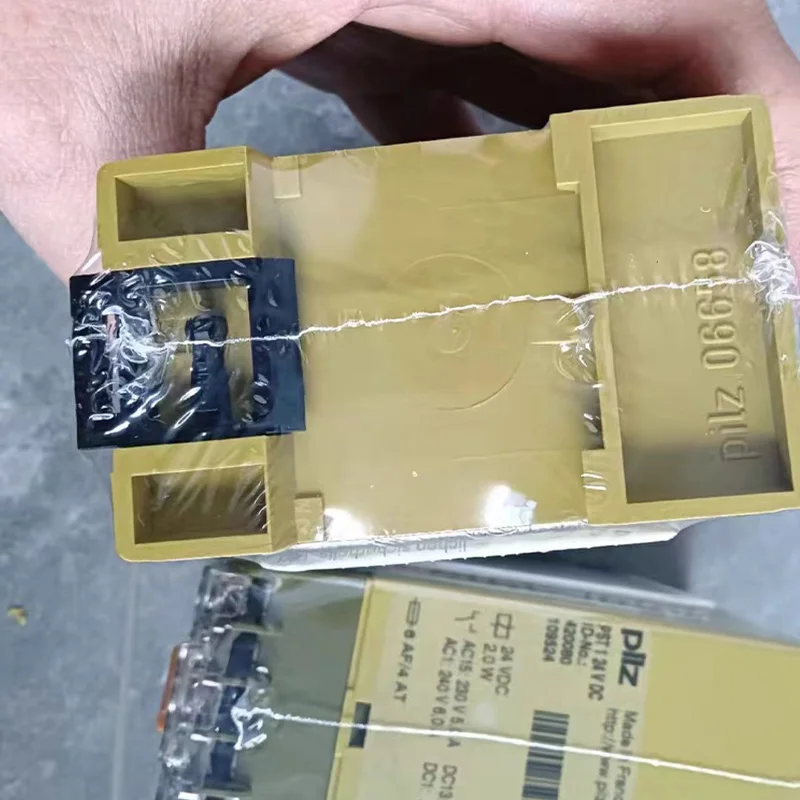 Модуль безопасности PILZ 420080 PST 1 24 В постоянного тока со склада