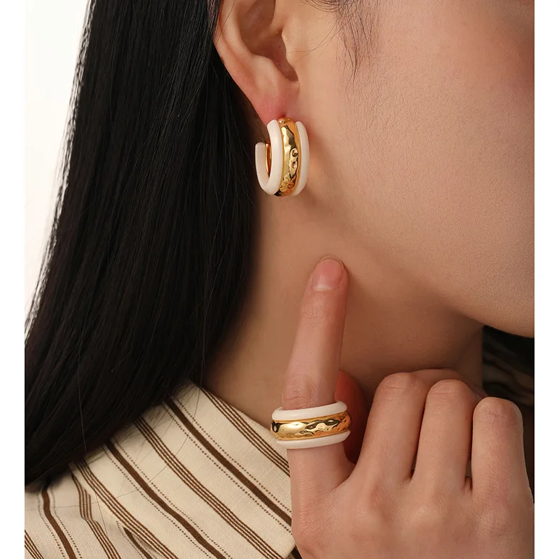 

Ins New High-Grade Metal Texture Earrings Female S925 Silver Needle Niche Design Acrylic C-Shaped Earrings Wholesale For Women
