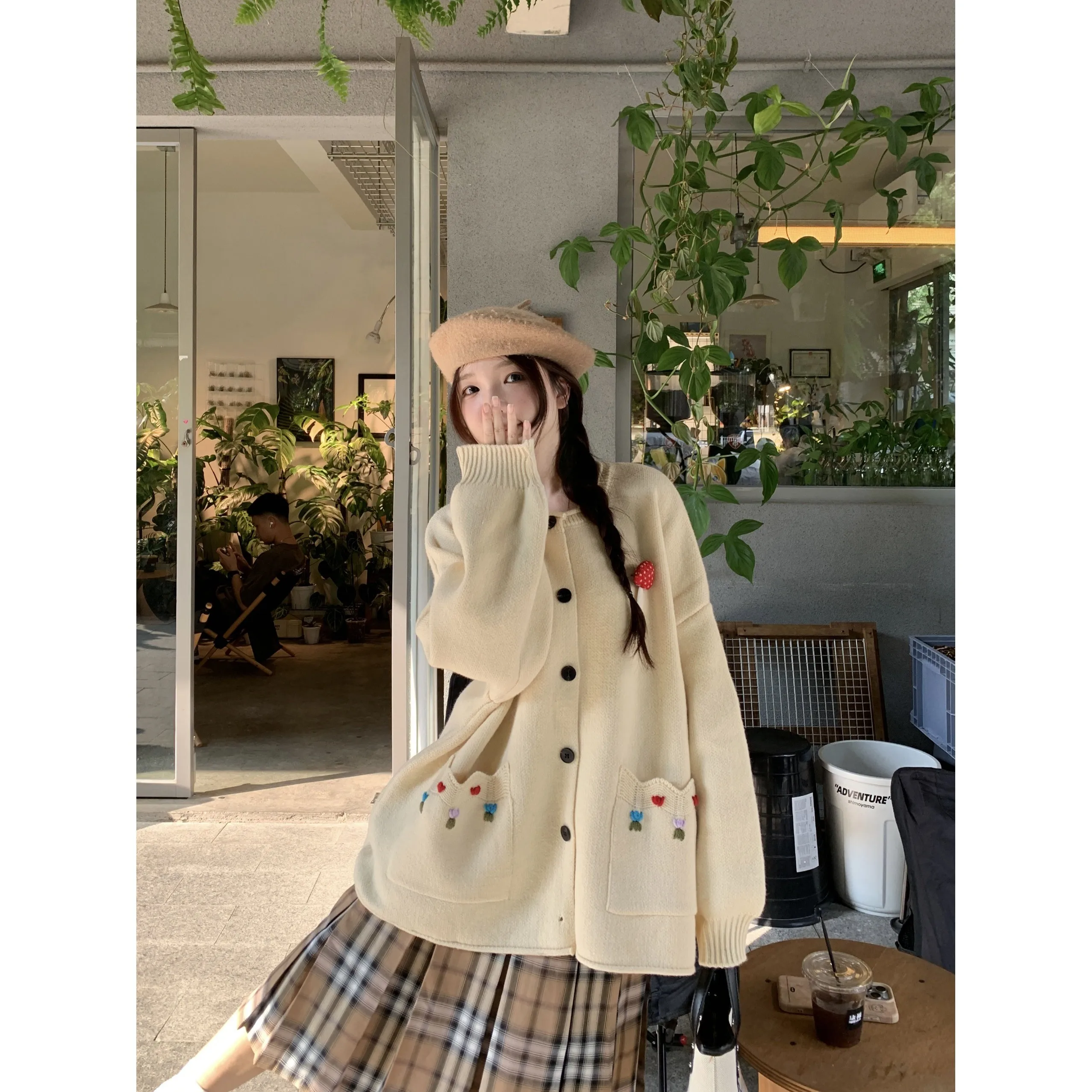 Корейская серия трехмерный свитер с маленьким грибным карманом и вышитыми