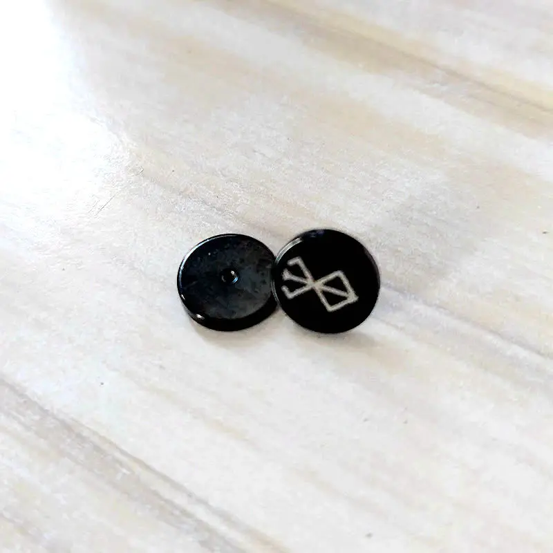 Anime Peripheral Berserk Earclip Commemorative Fashion Simple Black Cool Laser Stainless Steel Earclip Earclip Women's Gift