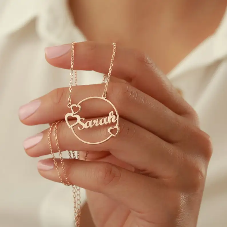 

Ожерелья с именем на заказ для женщин, персонализированные ювелирные изделия из нержавеющей стали с геометрическими кольцами и сердцами, а...