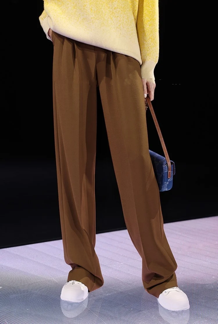 Такой же двойной плиссированный дизайн Xiaojingjia показывает тонкую и высокую