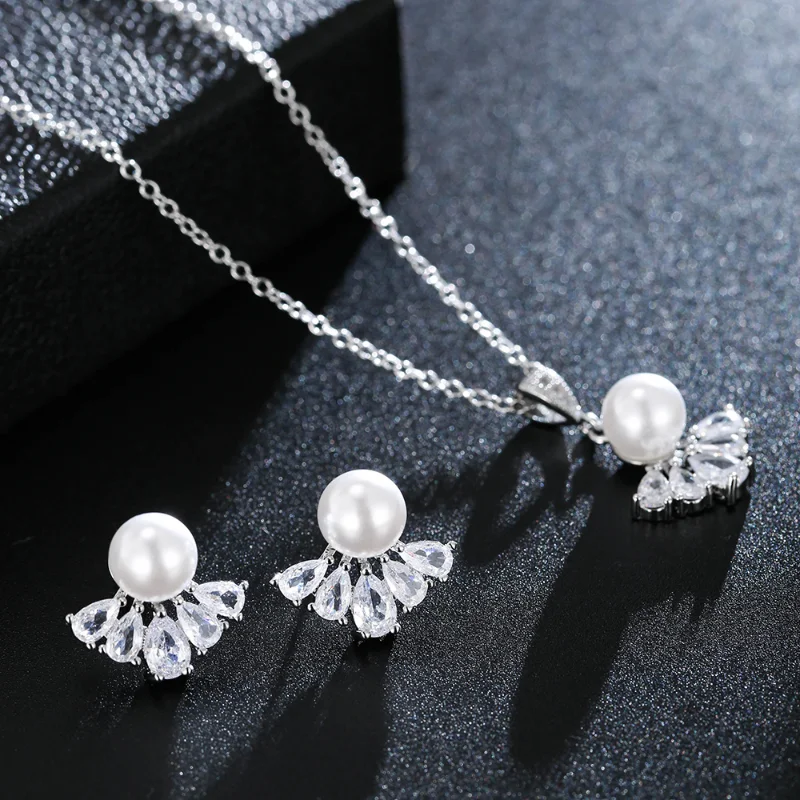 

Necklaces for Women 2022 Jewelry Luxury Imitation Pearl Chain Free Shipping on Jewelry Sets White Earrings for Wedding Parties