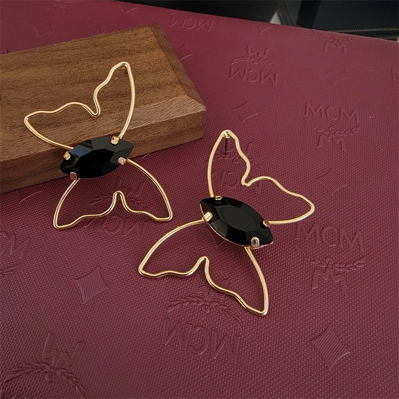 

Simple Classic Butterfly Earrings For Women European and American Unique Design Big Earrrnings Luxury Cute Jewelry Accessories