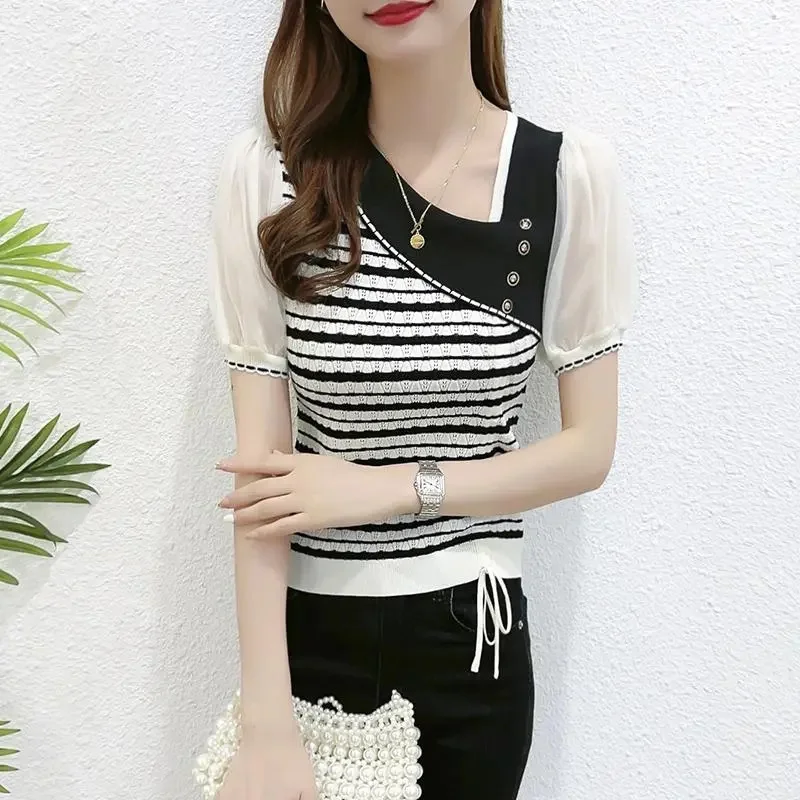 Женский трикотажный топ на шнуровке с коротким рукавом и диагональным вырезом