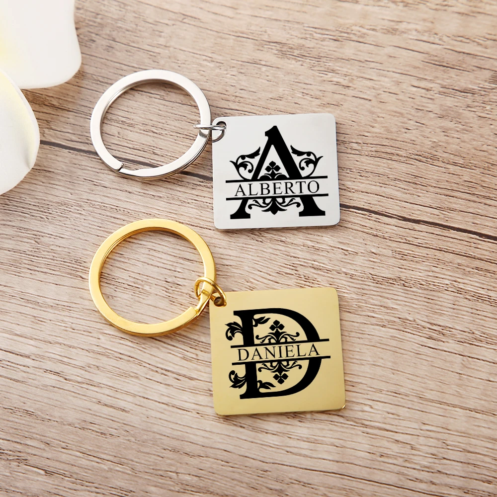 

Цепочка для ключей с выгравированным именем и инициалами, Модный квадратный брелок из нержавеющей стали для сумок, персонализированный сва...