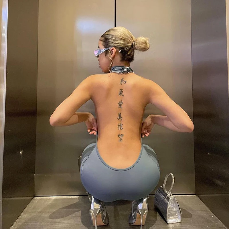 Женский комбинезон на пуговицах с открытой спиной |