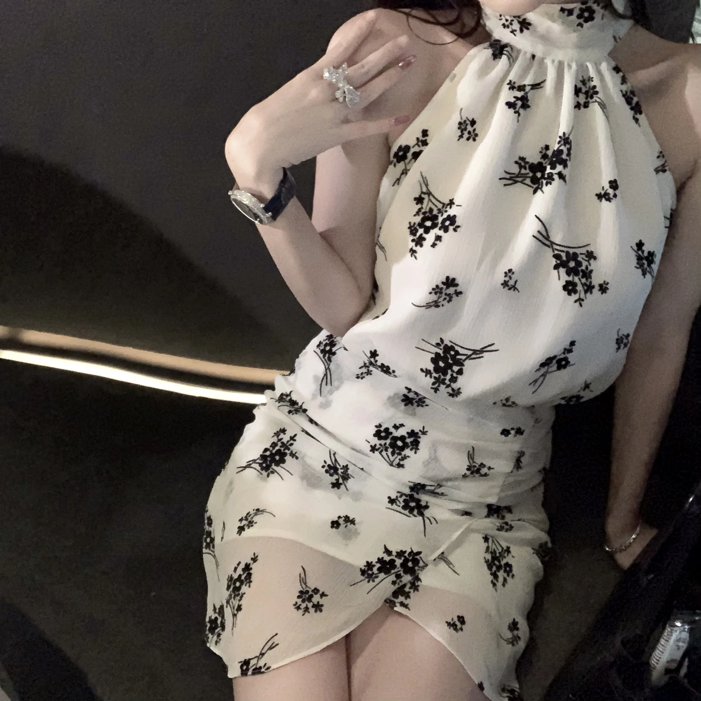 

Chicyou [cool and gentle] elegant velvet flowers sleeveless waist narrow white yarn skirt temperament dress