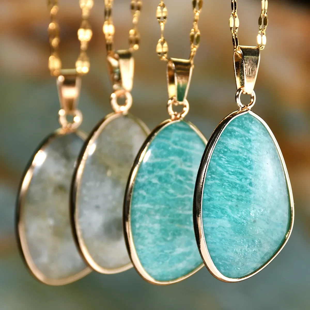 Женское колье-чокер с эффектом богемского ветра