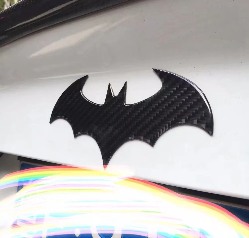 

Наклейка на корпус автомобиля из углеродного волокна