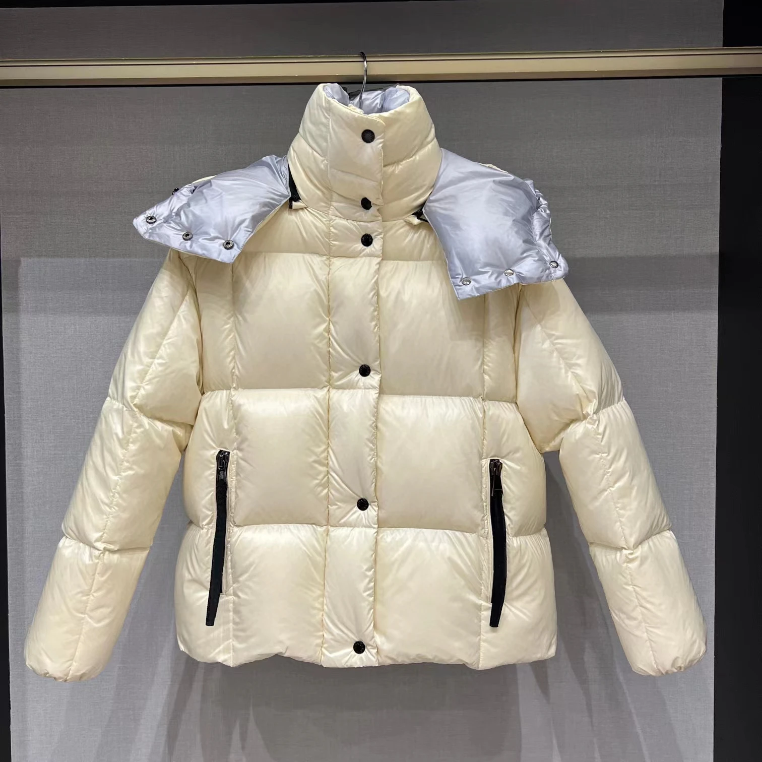 

New Style In Autumn And Winter of 2022, Same Style, Women's Short Down Jacket, Ioose And Thick Cocoon Bread Outside