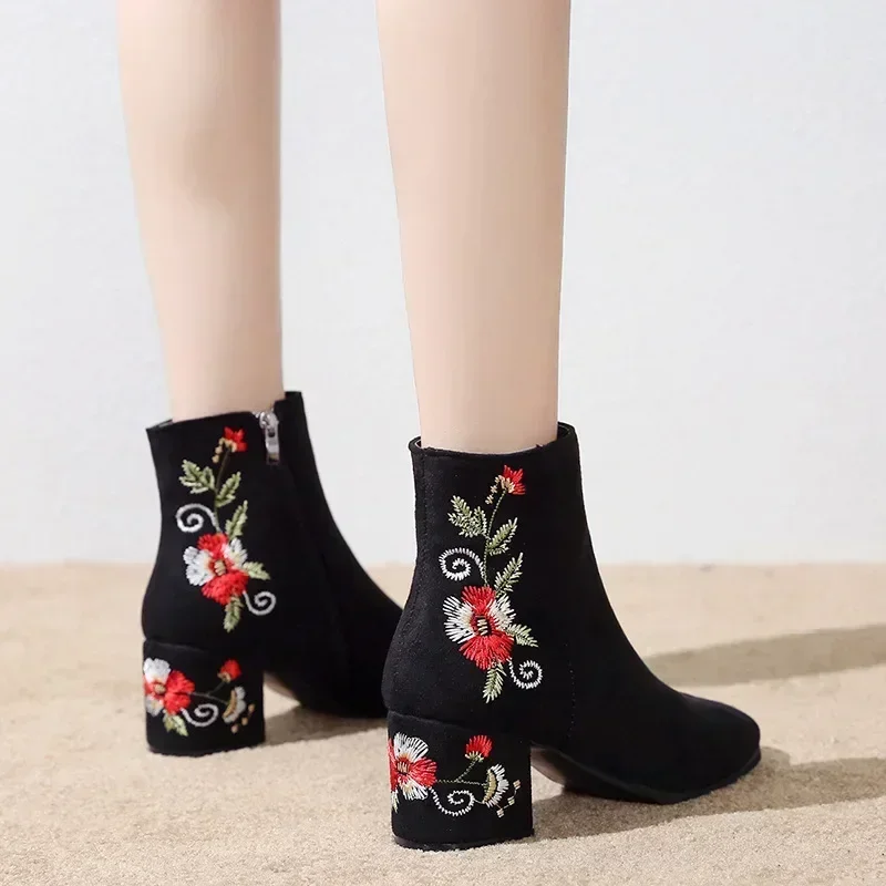 Короткие ботинки в этническом стиле с цветочной вышивкой женские зимние теплые