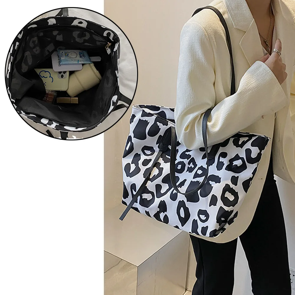 Женская сумка среднего размера с леопардовым принтом