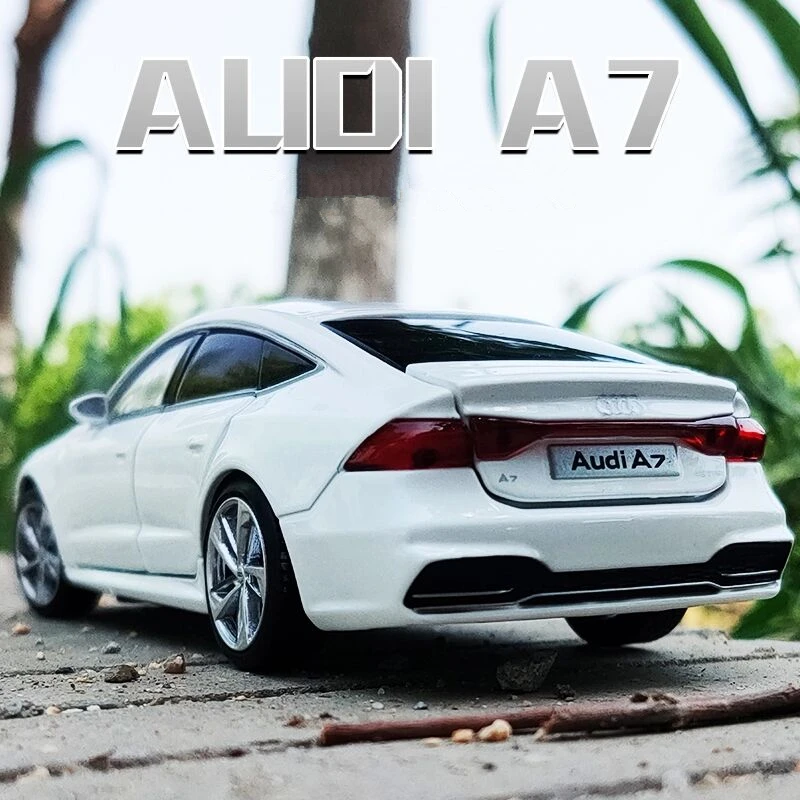 Модель автомобиля AUDI A7 Coupe из сплава в масштабе 1:32 Литые и игрушечные автомобили