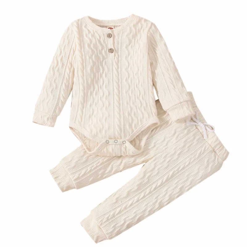 Рисунок 2 - Осенний однотонный комбинезон для маленьких девочек