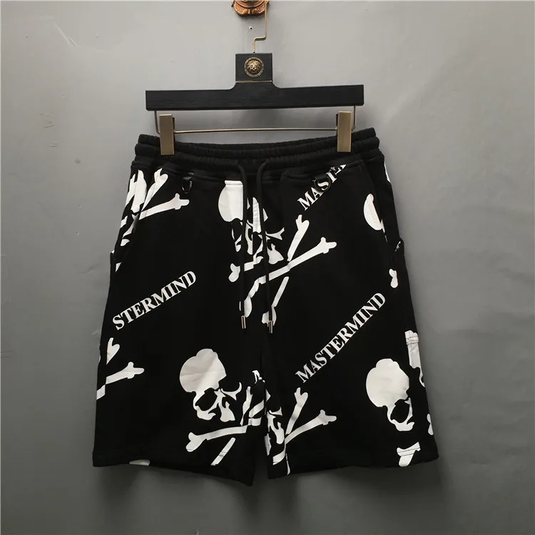 

2021 summer golf new black and white alphabet skull print five-point pants men and women couple casual shorts