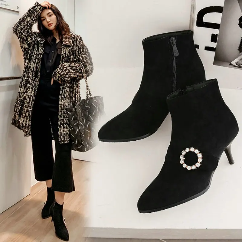 Женские ботильоны из нубука на молнии с острым носком высоком тонком каблуке