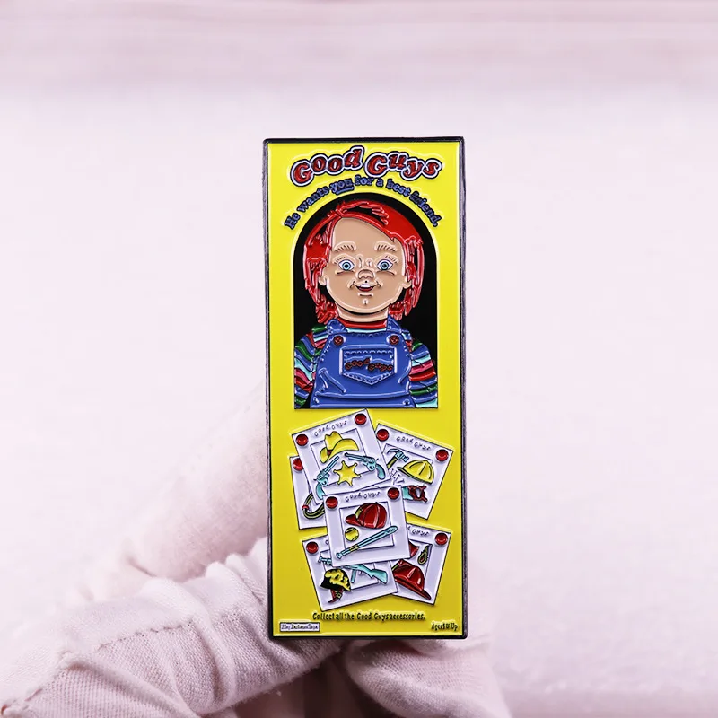 Эмалированная брошь в виде фильма ужасы стиле 90-х |