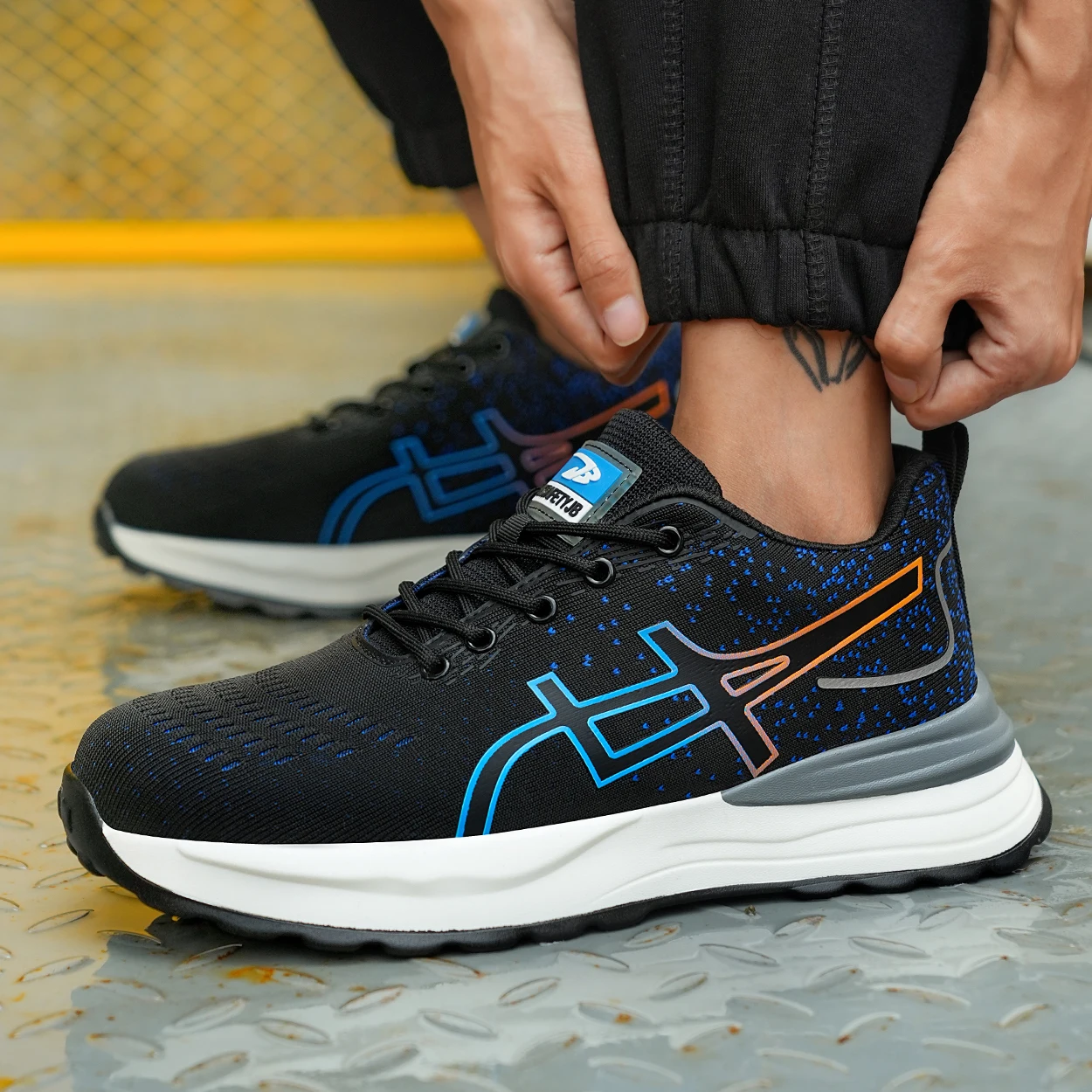 Рисунок 6 - Защитная обувь для мужчин и женщин