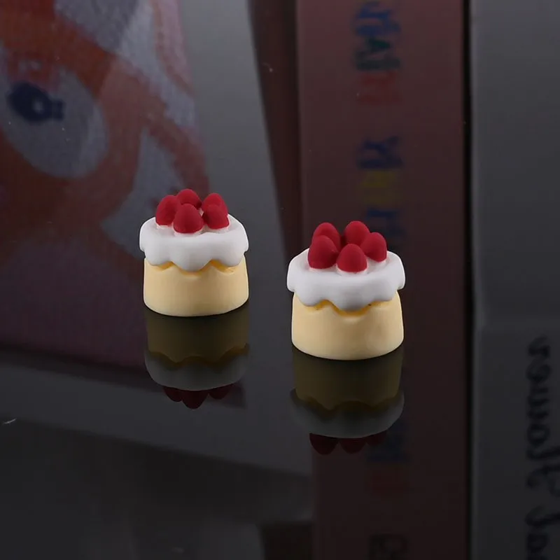 

Миниатюрные тортики из смолы 3 шт.